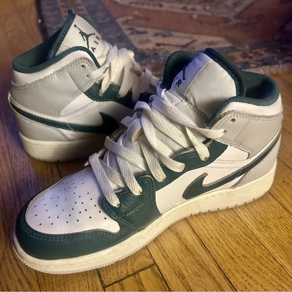 Nike Air Jordan 1 Mid SE Sneakers - Picture 4 of 5